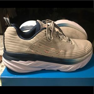 HOKA BONDI 6